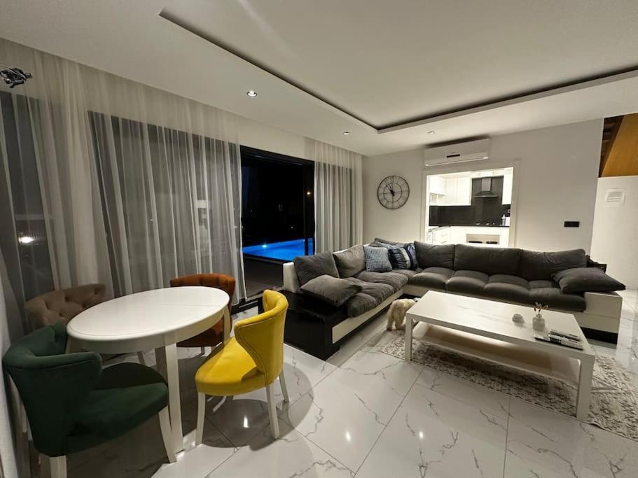 Private Pool For Daily Rent In Kuşadası