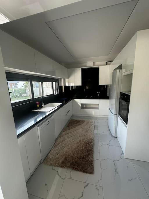 Villa Private Pool For Daily Rent In *