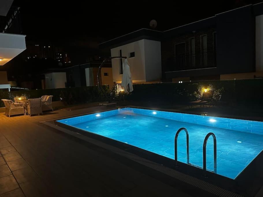 Private Pool For Daily Rent In Kuşadası