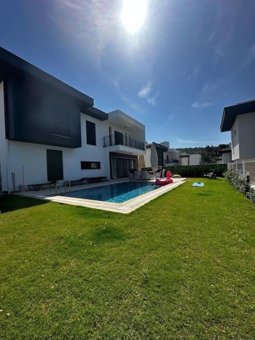 Villa Private Pool For Daily Rent In *
